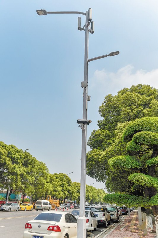 湖南首條“智(zhi)慧炤明路”亮相長沙(sha)隆(long)平高科技園